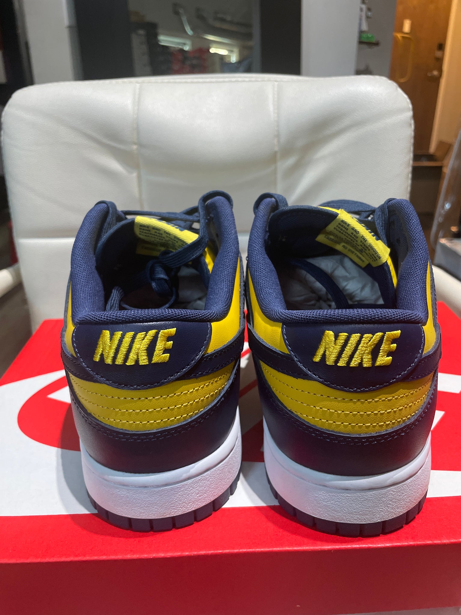 NIKE DUNK LOW MICHIGAN PRE OWNED