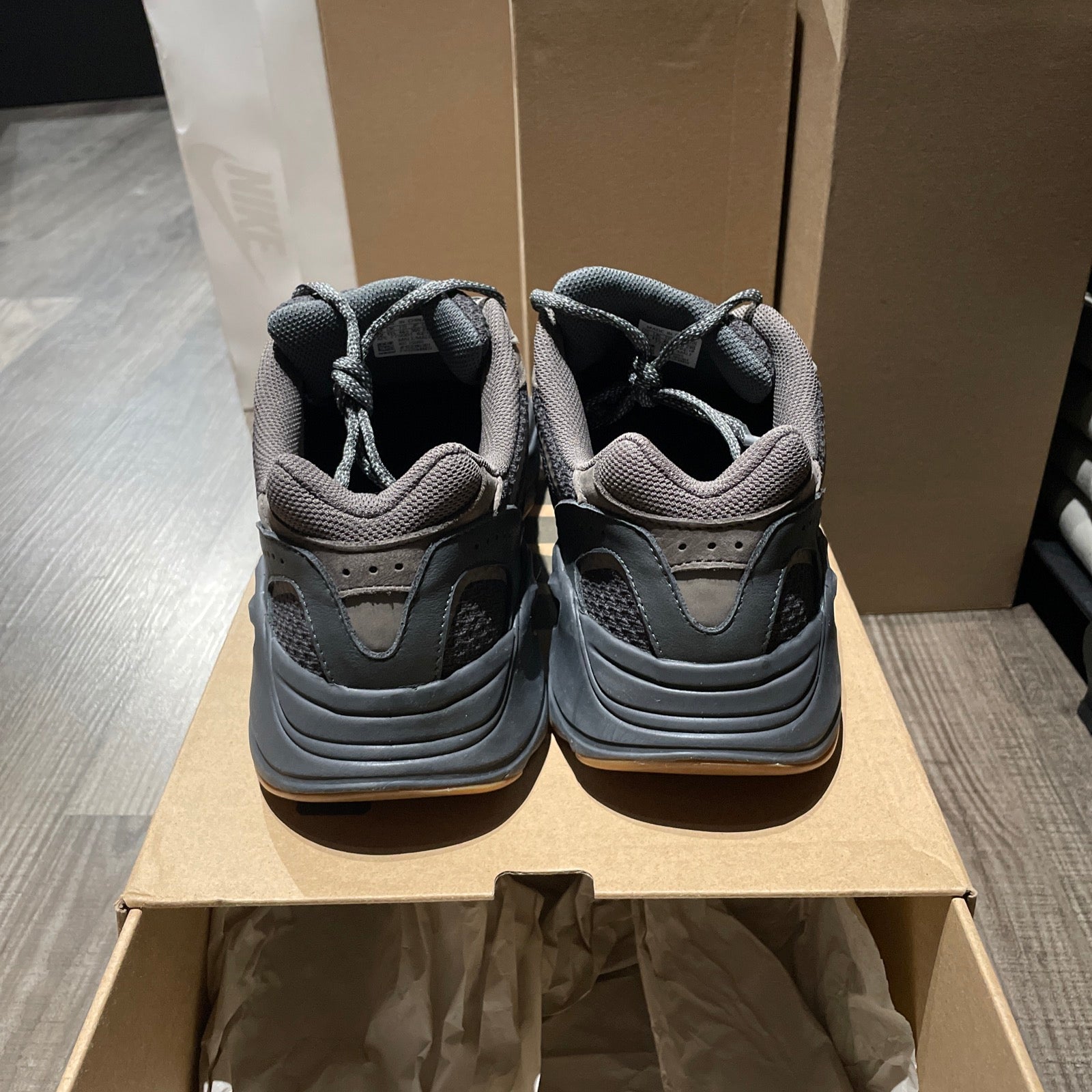 ADIDAS YEEZY BOOST 700 GEODE PRE-OWNED