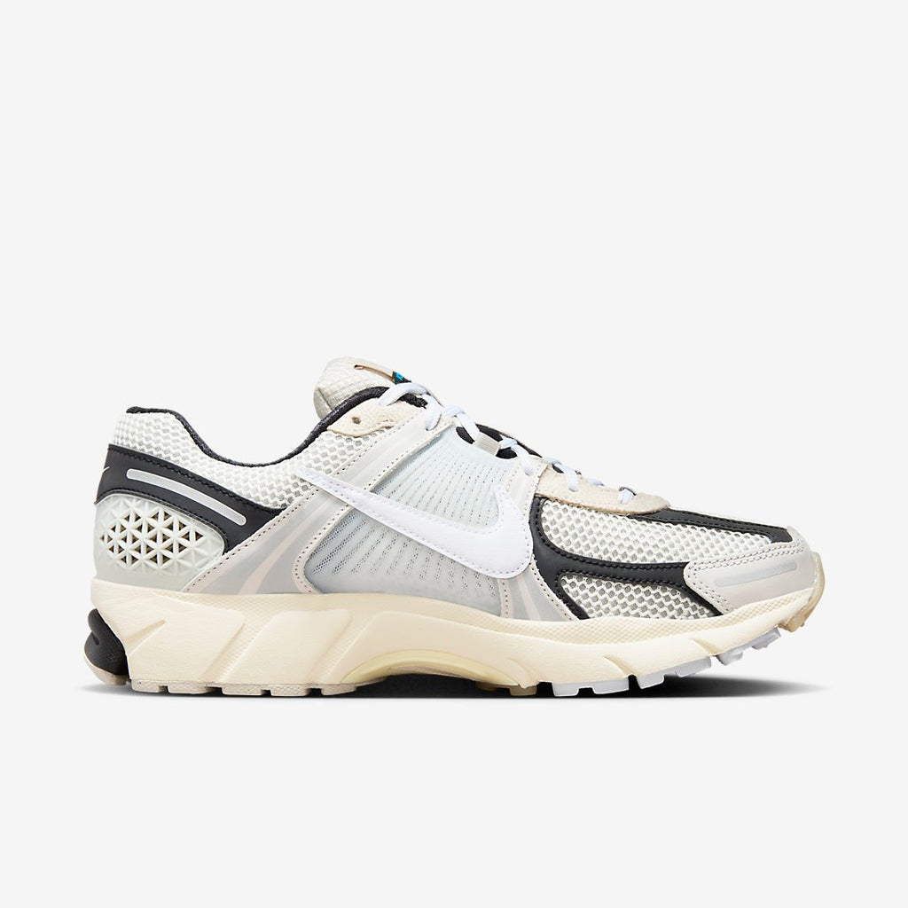 NIKE ZOOM VOMERO 5 PALE